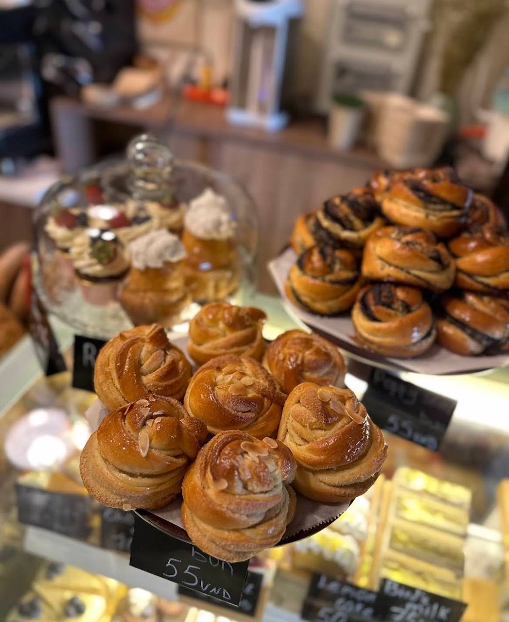 Shama Book & Bakery: фото 2