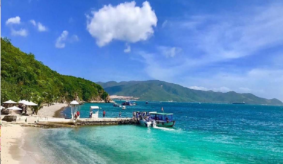 Bãi biển Nhũ Tiên