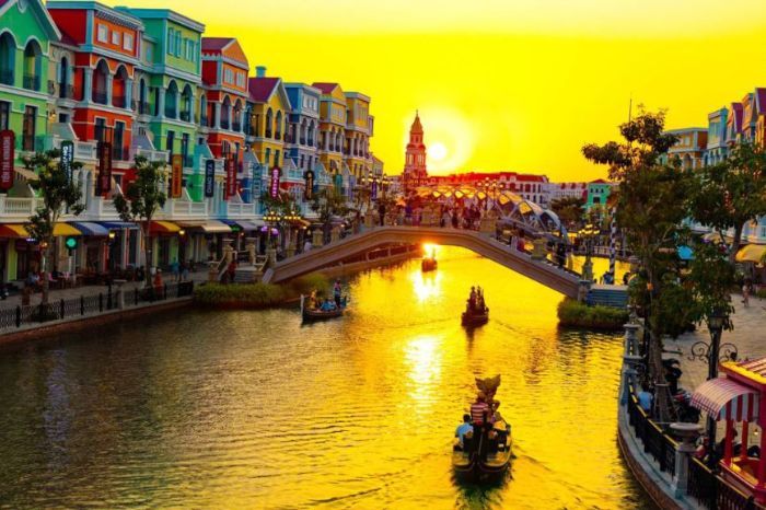 Venice Water Taxi — прогулка по каналу Grand World: фото 2