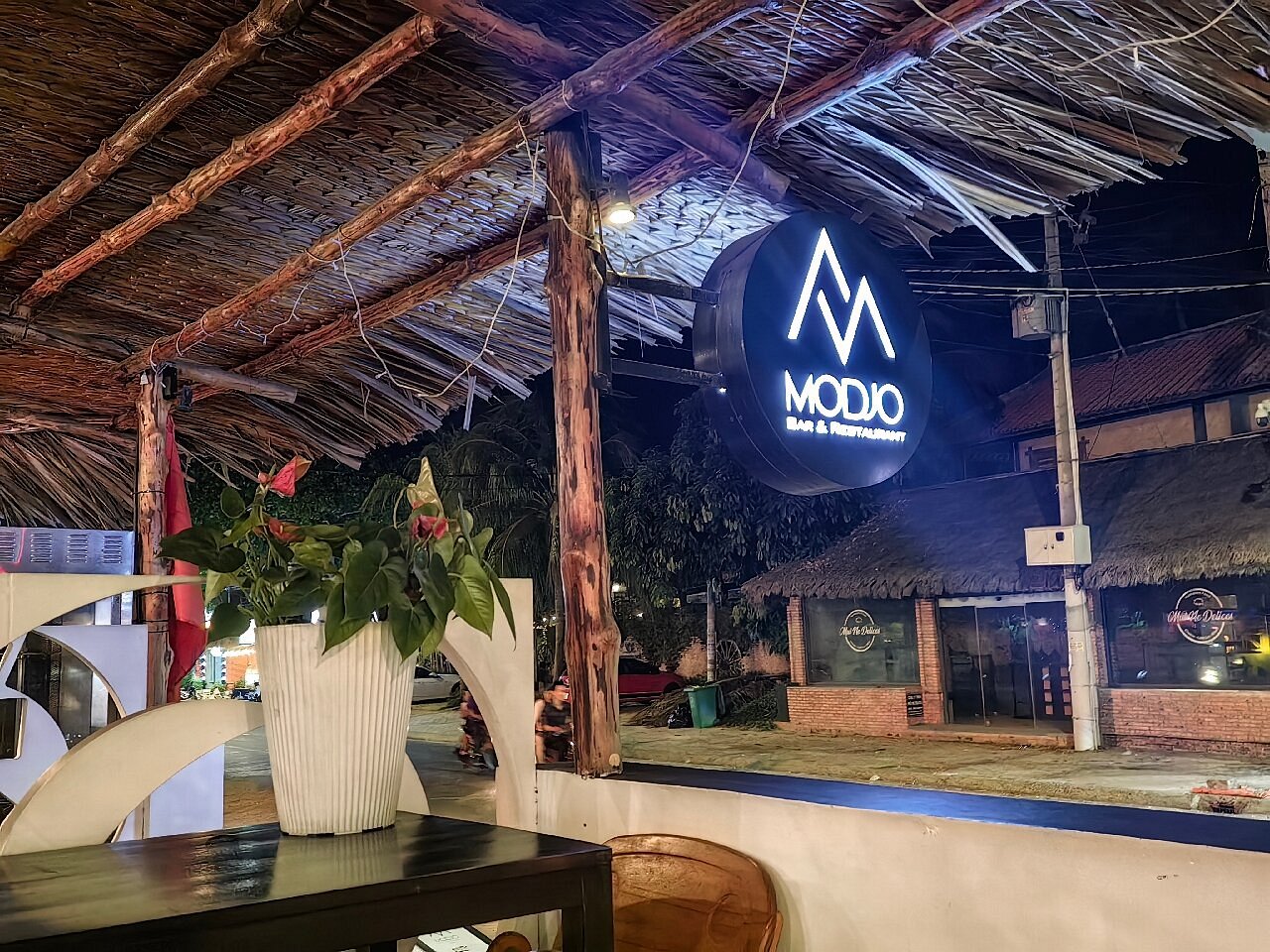 Modjo Bar & Restaurant