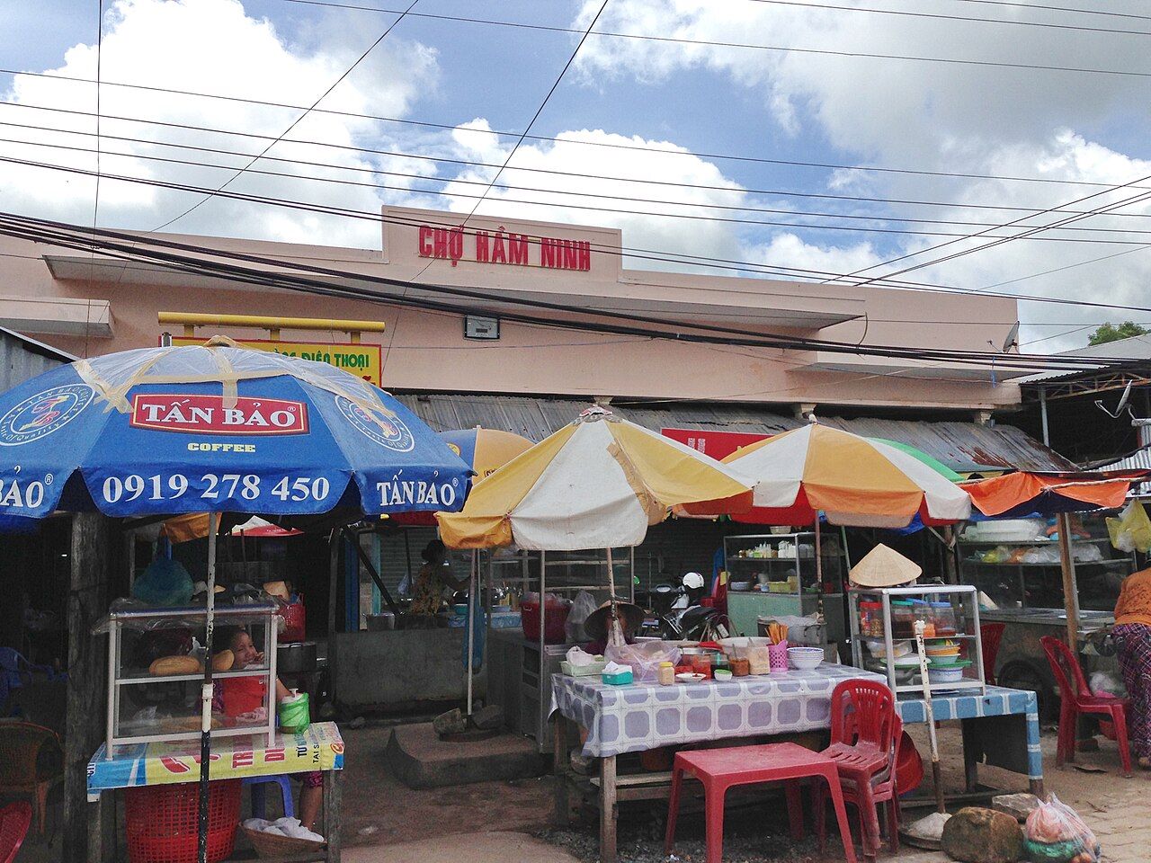 Ham Ninh Market