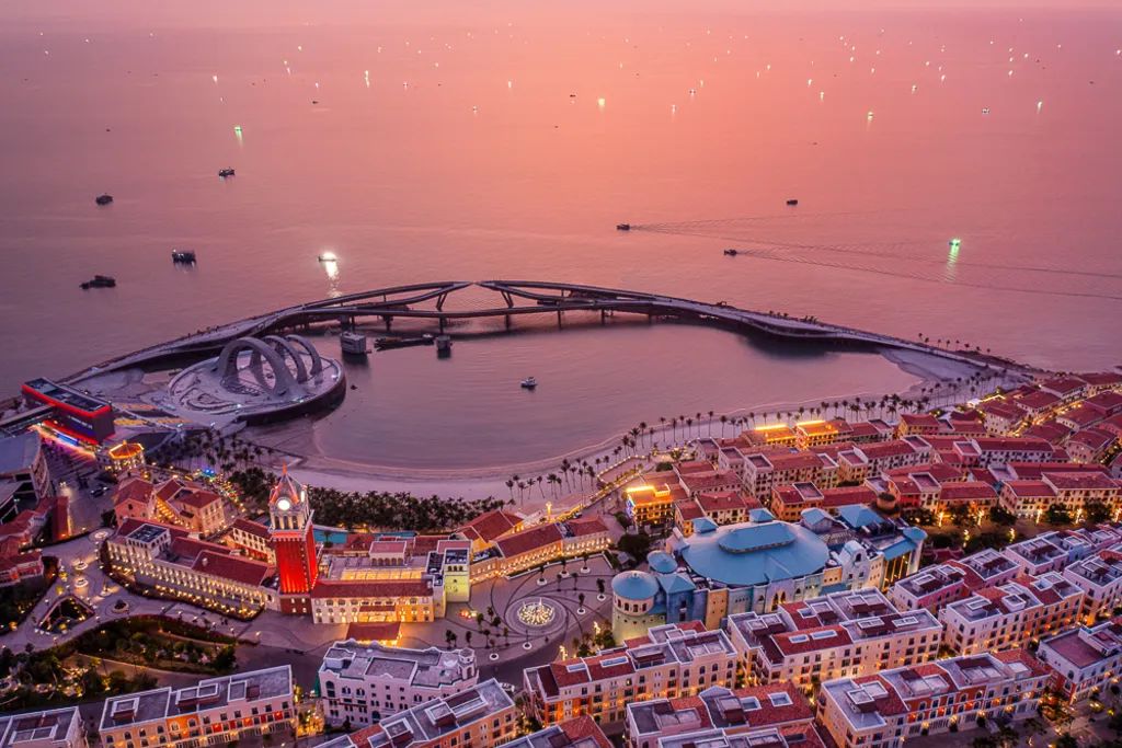 Sun Paradise — вечер в Sunset Town с двумя шоу