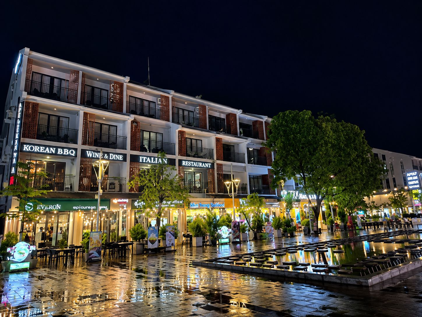 Sonasea Shopping Center